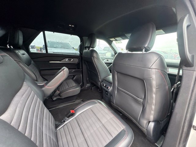 Used 2025 Ford Explorer ST-Line w/ Premium Package RWD image 15