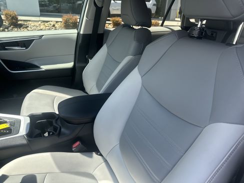 Used 2021 Toyota RAV4 XLE Premium FWD image 16
