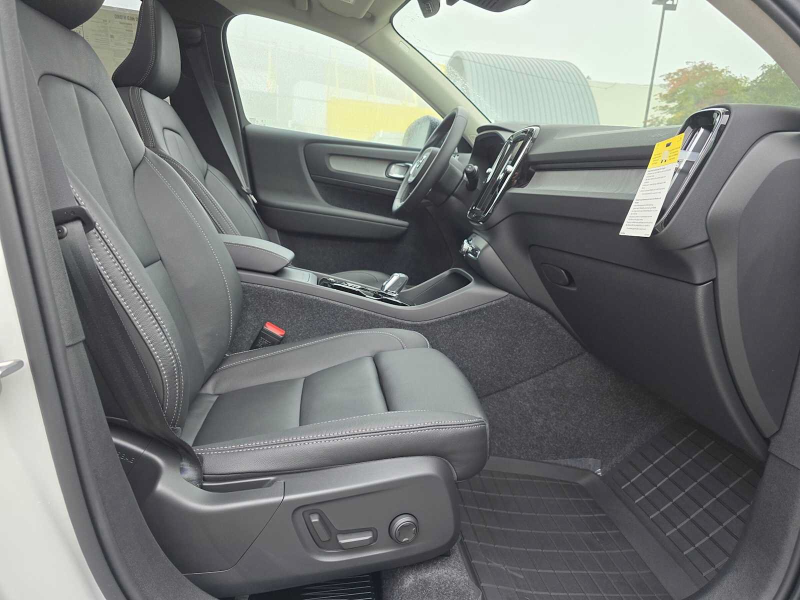 Used 2026 Volvo XC40 B5 Plus w/ Protection Package Premier AWD/4WD image 10