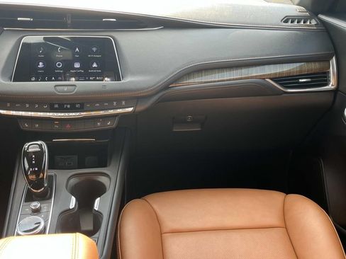 Used 2021 Cadillac XT4 Premium Luxury FWD image 14