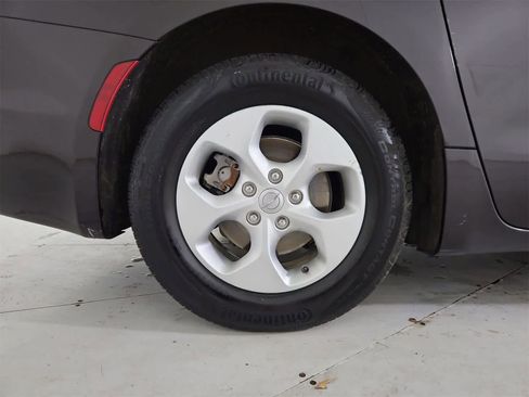 Used 2018 Chrysler Pacifica Touring Plus image 13