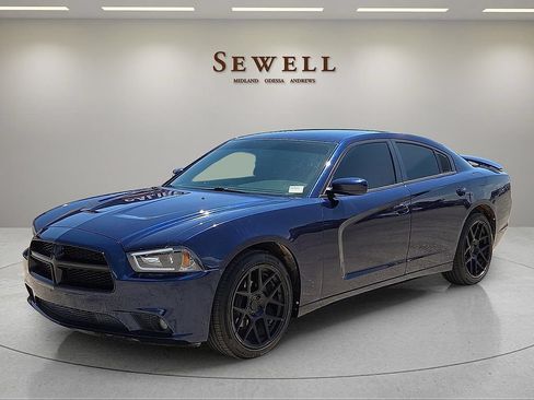 Used 2014 Dodge Charger SE RWD image 1