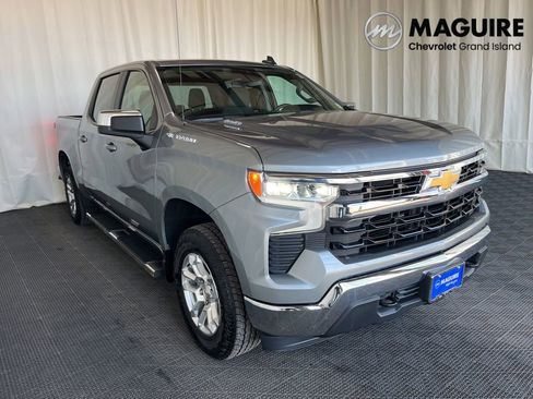 Used 2025 Chevrolet Silverado 1500 LT AWD/4WD image 27