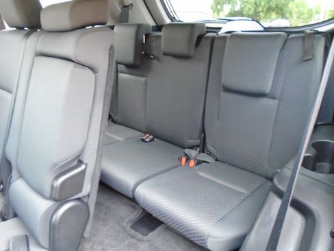 Used 2019 Toyota Highlander LE image 11