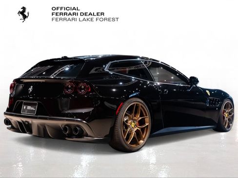 Used 2018 Ferrari GTC4Lusso AWD/4WD image 10