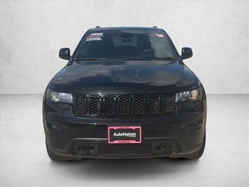 Used 2018 Jeep Grand Cherokee Laredo AWD/4WD image 2