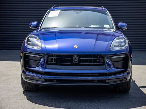 Certified 2026 Porsche Macan AWD/4WD image 7