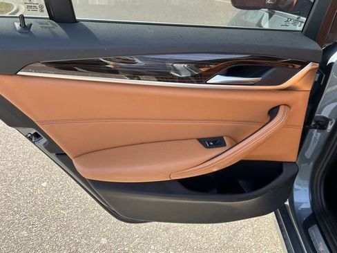 Used 2019 BMW 530i xDrive w/ Premium Package image 16