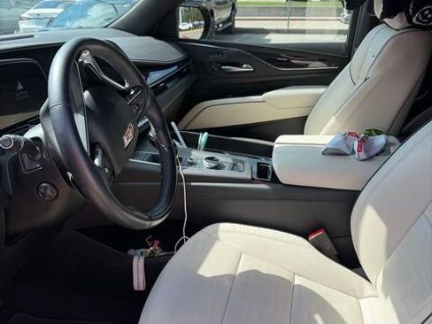 Used 2024 Cadillac Escalade Sport w/ LPO, ONYX Package RWD image 3
