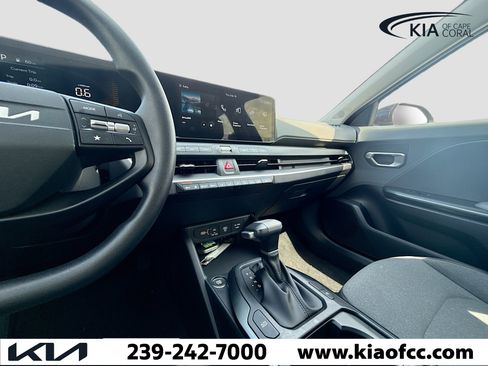 New 2025 Kia K4 LXS image 25
