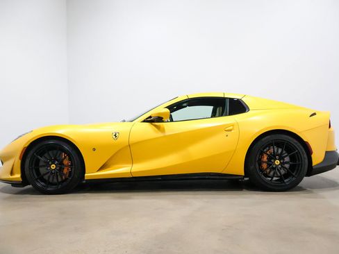 Used 2022 Ferrari 812 GTS image 16