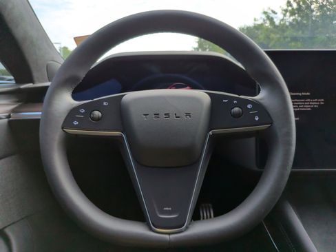 Used 2023 Tesla Model S AWD/4WD image 18
