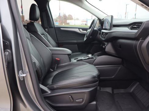 Used 2025 Ford Escape Platinum w/ Premium Technology Package image 12