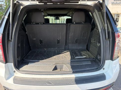 Used 2023 Chevrolet Tahoe Z71 w/ Luxury Package AWD/4WD image 5