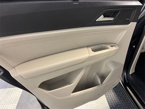 Used 2022 Volkswagen Atlas SEL Premium image 18