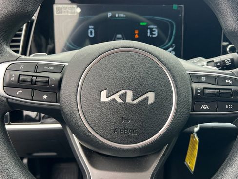 Certified 2025 Kia Sportage LX image 25