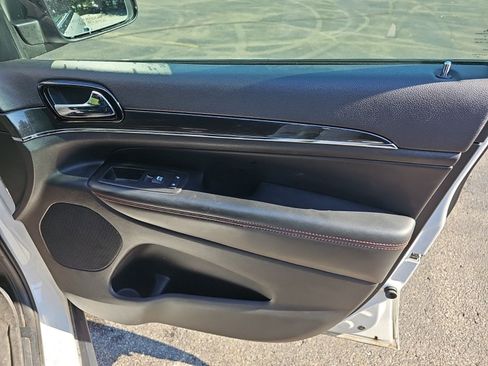 Used 2019 Jeep Grand Cherokee Trailhawk AWD/4WD image 13
