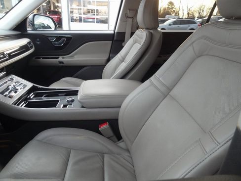 Certified 2024 Lincoln Aviator Reserve w/ Equipment Group 201A image 6