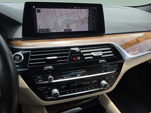 Used 2020 BMW 530i w/ Convenience Package RWD image 27