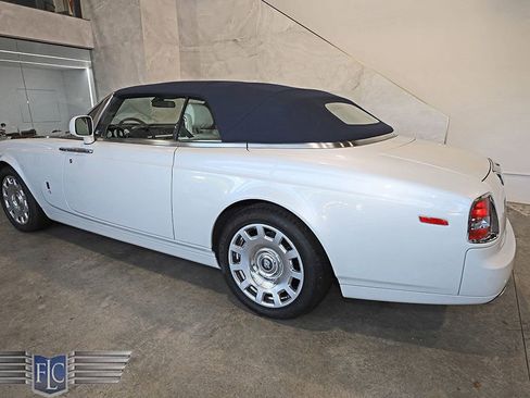 Used 2017 Rolls-Royce Phantom Drophead Coupe image 6