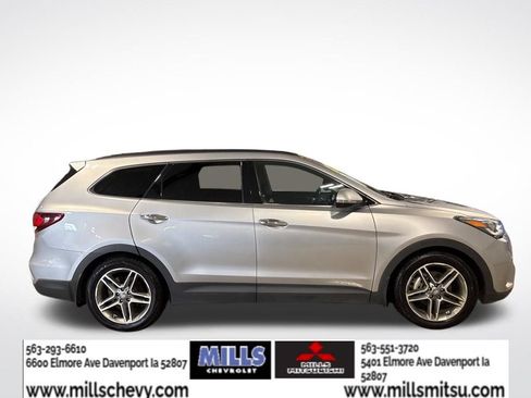 Used 2017 Hyundai Santa Fe SE image 4
