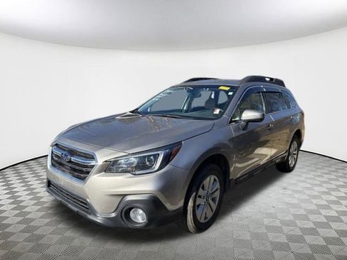 Used 2019 Subaru Outback 2.5i Premium image 3
