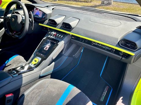 Used 2022 Lamborghini Huracan EVO RWD image 21