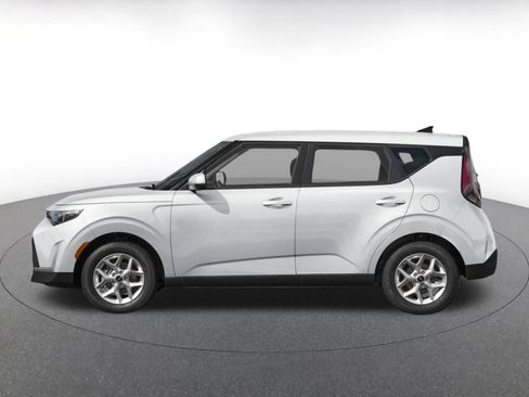 Used 2025 Kia Soul LX w/ LX Technology Package FWD image 3