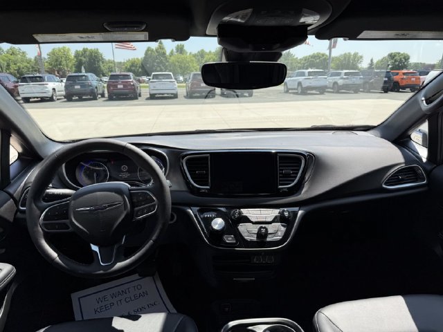 Used 2025 Chrysler Pacifica Select FWD image 21