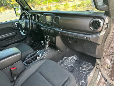 Used 2019 Jeep Wrangler Unlimited Sport S AWD/4WD image 15
