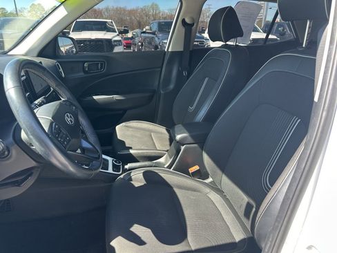 Used 2022 Hyundai Venue Limited w/ Cargo Package image 8