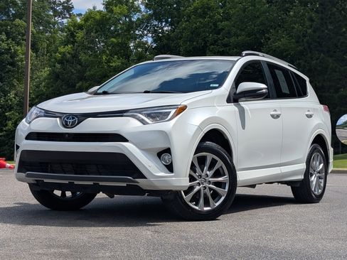 Used 2018 Toyota RAV4 Platinum FWD image 4