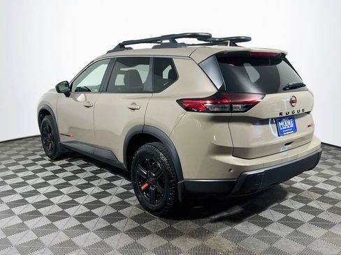 Used 2025 Nissan Rogue SV AWD/4WD image 5