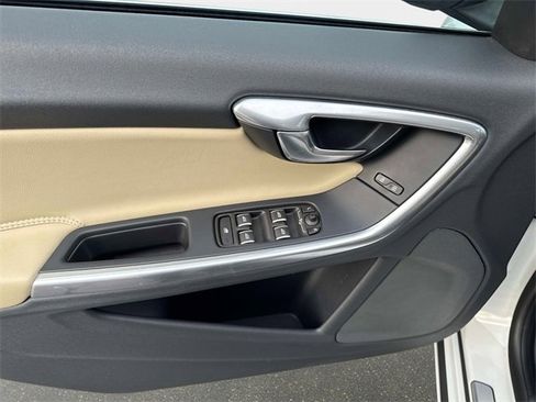 Used 2017 Volvo S60 T5 Inscription Platinum w/ Climate Package image 14