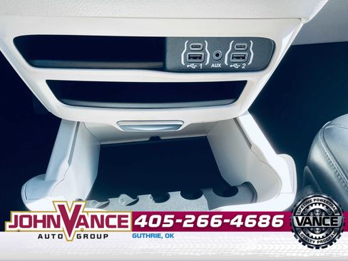 Used 2023 Chrysler Pacifica Touring-L image 29