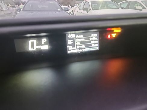 Used 2018 Toyota Prius C Three image 13