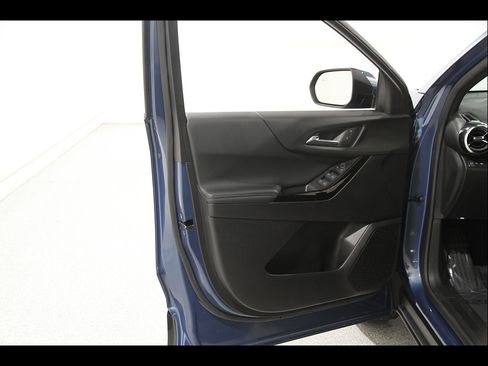 Certified 2025 Chevrolet Equinox LT FWD image 4