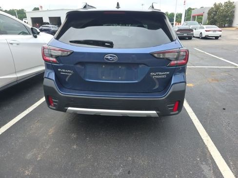 Used 2022 Subaru Outback Touring AWD/4WD image 6