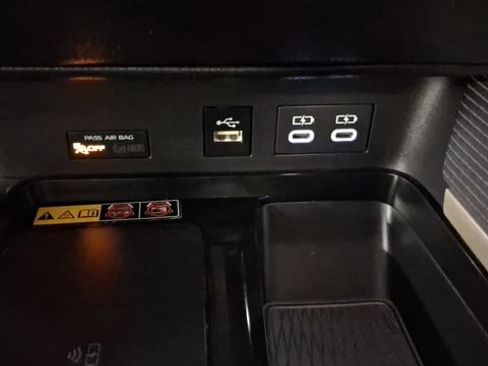 Used 2025 Toyota Camry SE FWD image 31