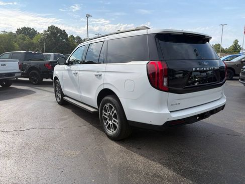 Used 2025 Ford Expedition Active RWD image 5