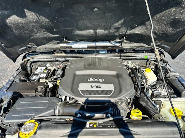 Used 2017 Jeep Wrangler Unlimited Sahara AWD/4WD image 12