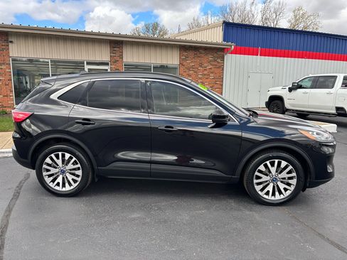 Used 2022 Ford Escape Titanium w/ Class II Trailer Tow Package image 2