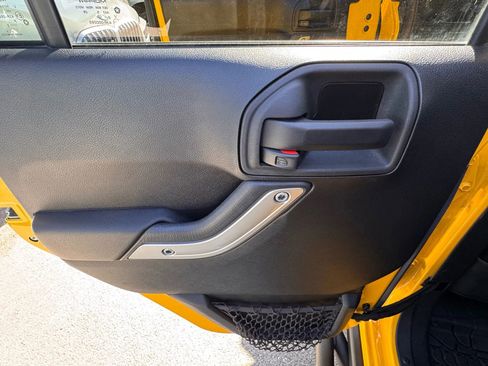 Used 2015 Jeep Wrangler Unlimited Rubicon w/ Connectivity Group image 14