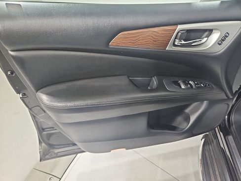 Used 2019 Nissan Pathfinder Platinum AWD/4WD image 11