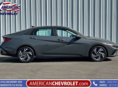Used 2025 Hyundai Elantra SEL FWD image 3
