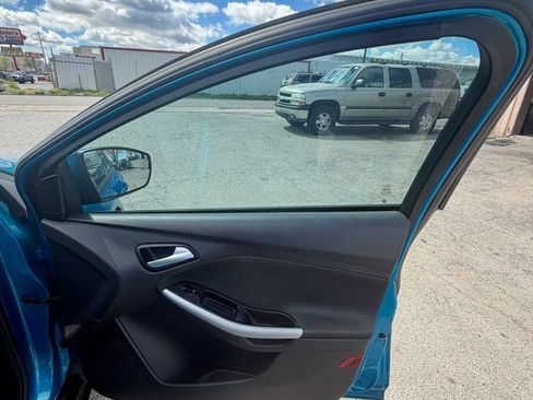 Used 2014 Ford Focus SE w/ Equipment Group 201A FWD image 17