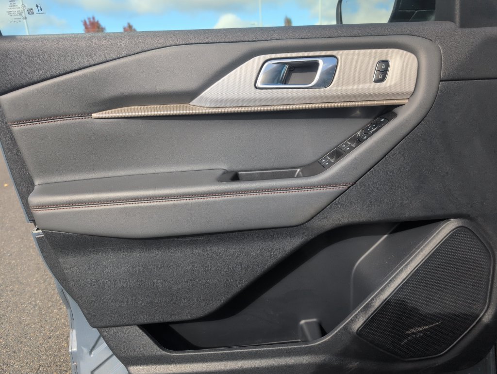 Certified 2025 Ford Explorer Active AWD/4WD image 17