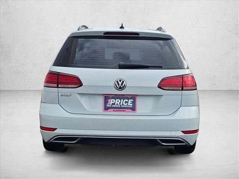 Used 2019 Volkswagen Golf S image 4