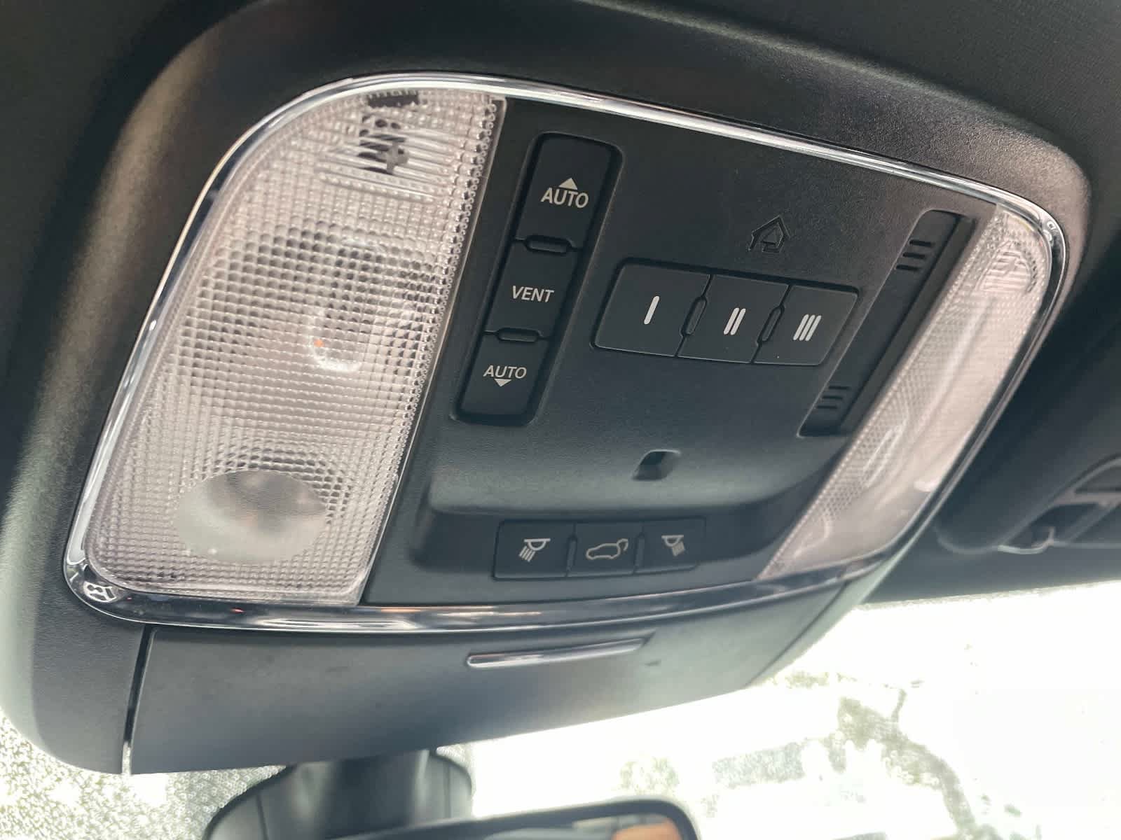 Used 2018 Jeep Grand Cherokee Altitude AWD/4WD image 29