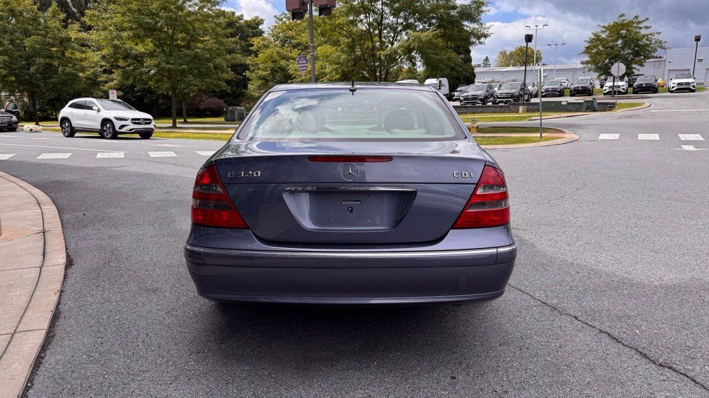 Used 2005 Mercedes-Benz E 320 CDI Sedan image 4
